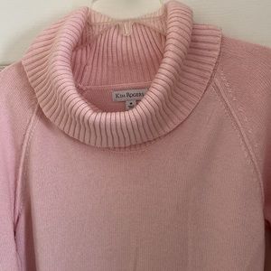 Scoopneck, long sleeve sweater!  28” long, armpit to armpit 19”